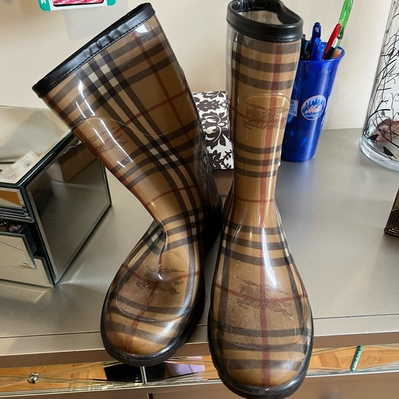 COPY - Burberry Rain Boots - Picture 5 of 6